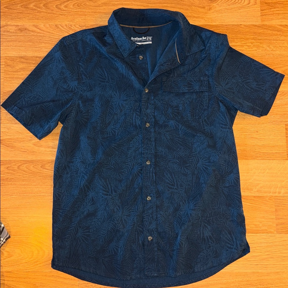 EUC Avalanche Men's Navy Patterned Button Down Shirt